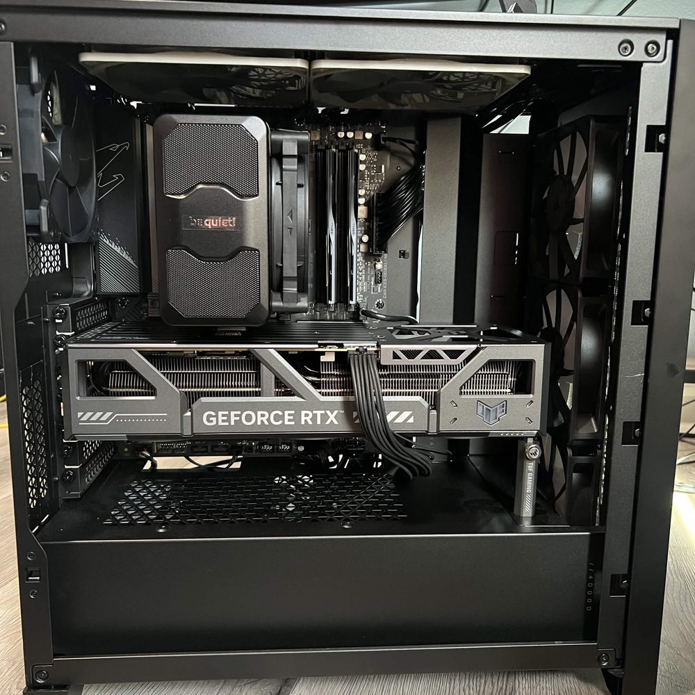 High-end dark anti-RGB client PC build for Garret