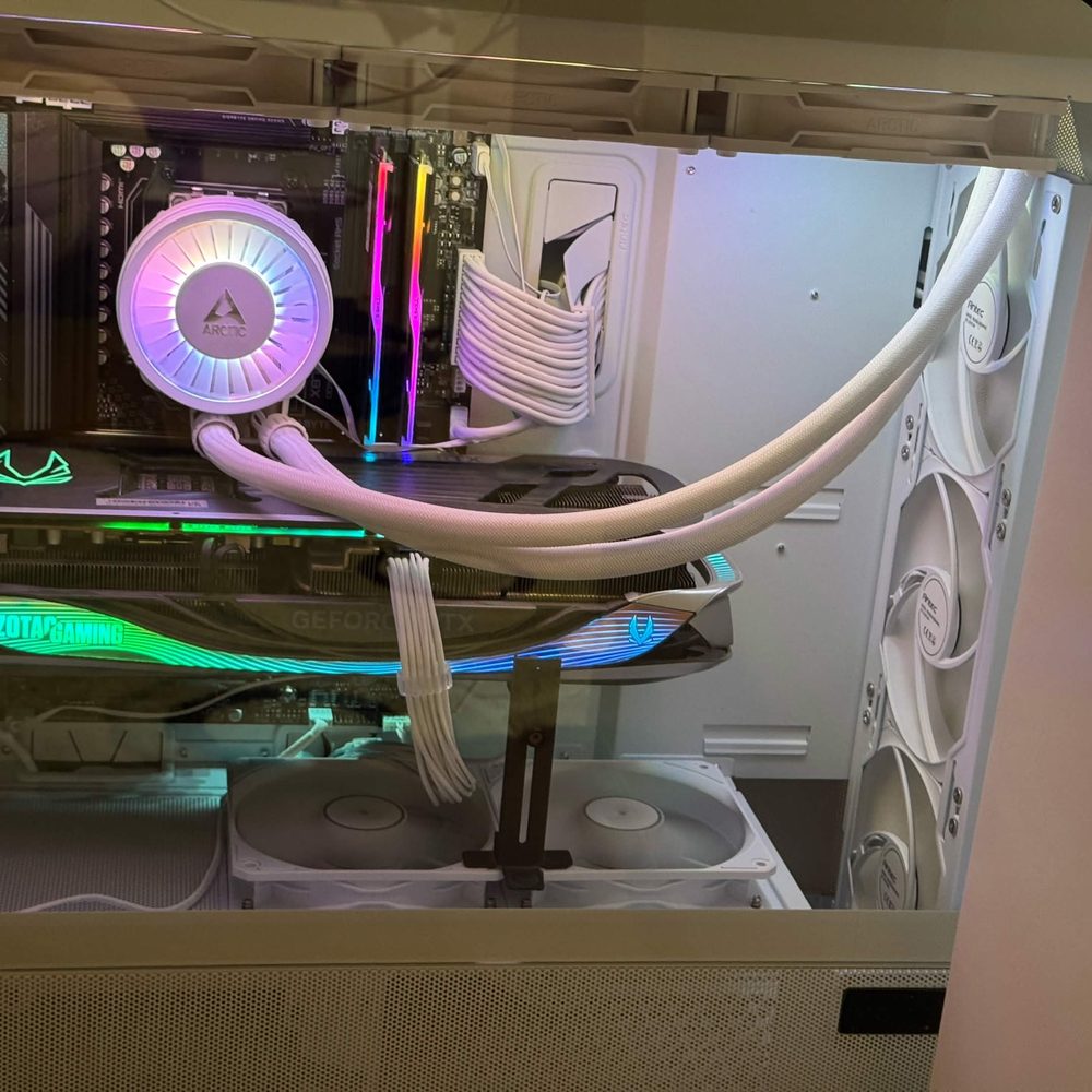 White-themed high-end client PC build for Nazar